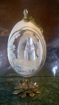 Christmas Themed Egg Creation by Ruth Burhenn 2